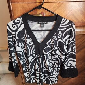 august silk Black & White Swirl V-Neck Sweater Top